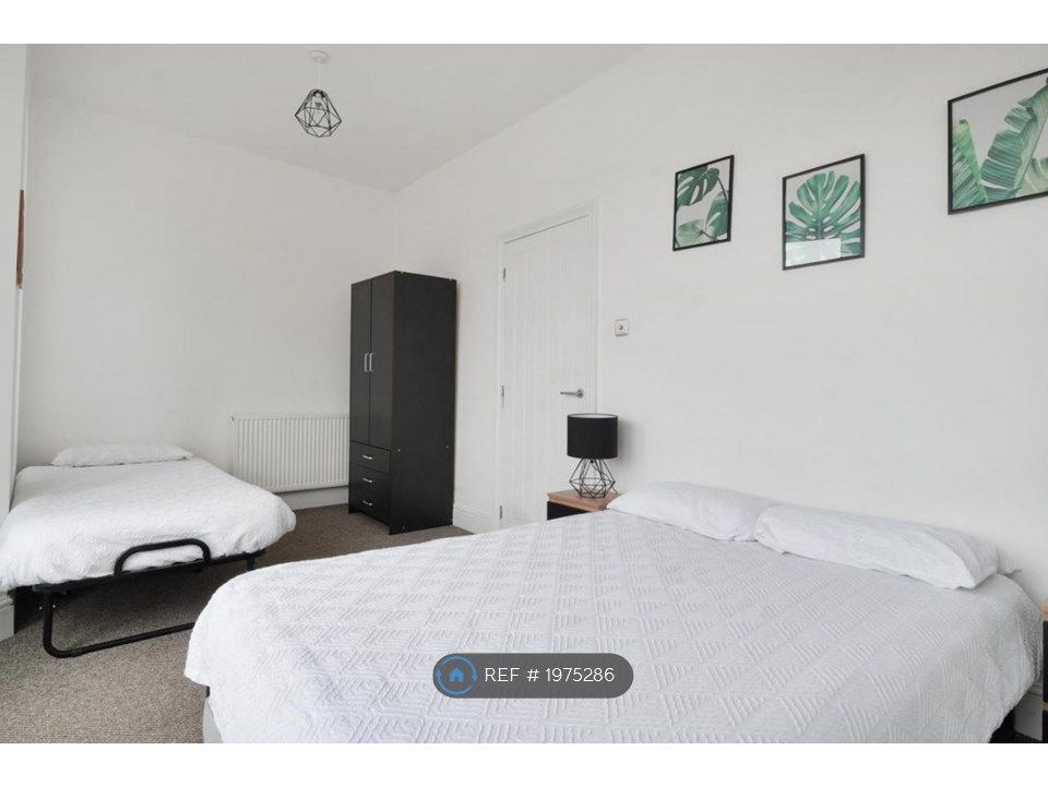 2 bed flat to rent in Arnside Crescent, Morecambe LA4, £850 pcm