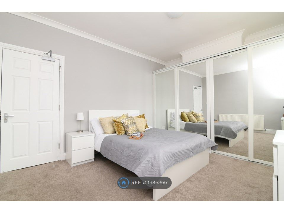 Room to rent in Poplar Road, Birmingham B66, £520 pcm