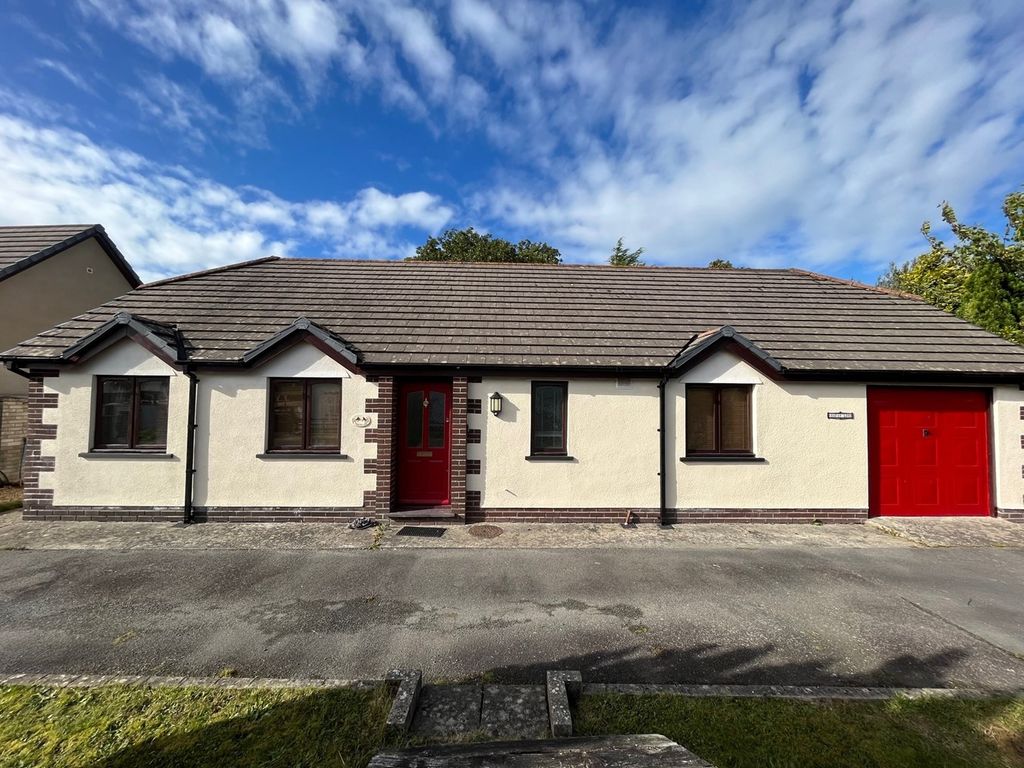 3 bed detached bungalow for sale in Llwyncelyn, Aberaeron SA46, £310,000