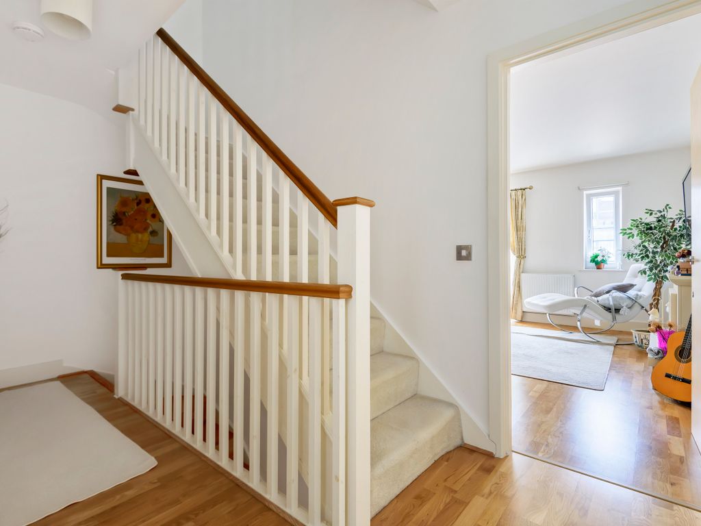3 bed town house for sale in Snowberry Close, High Barnet, Barnet EN5, £790,000