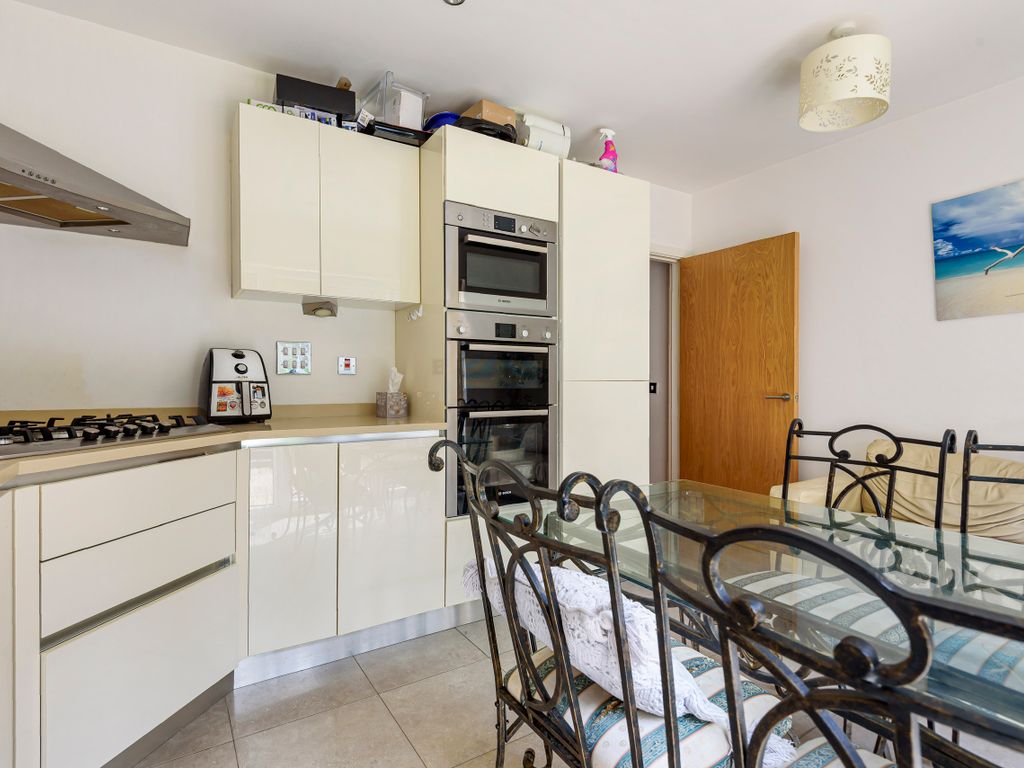 3 bed town house for sale in Snowberry Close, High Barnet, Barnet EN5, £790,000