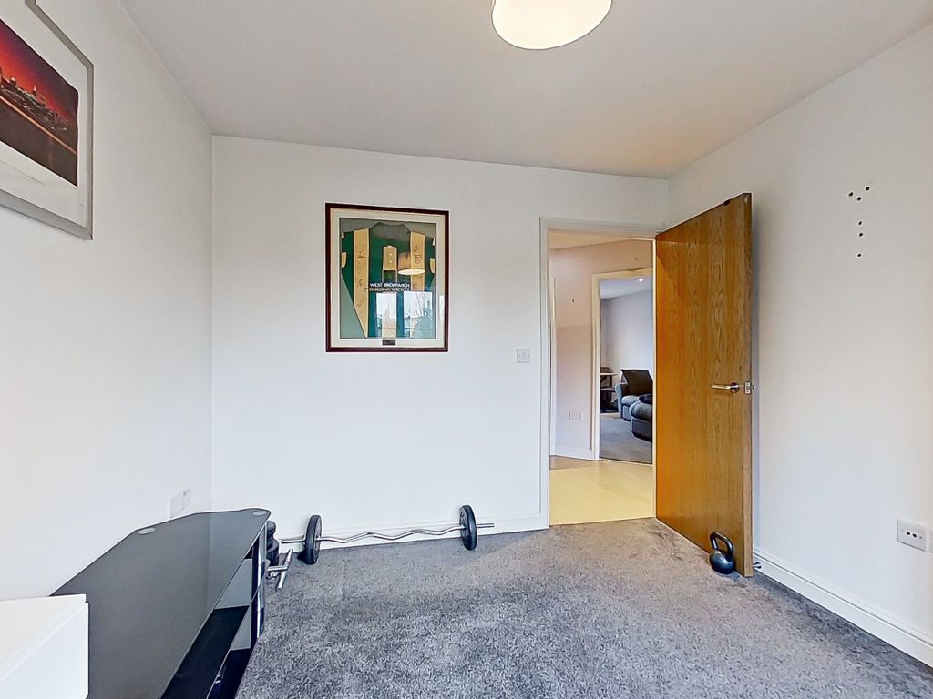 2 bed flat for sale in Newton Road, Great Barr, Birmingham B43, £165,000
