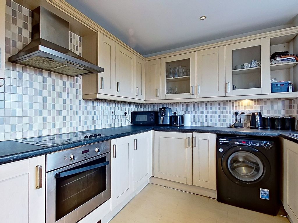 2 bed flat for sale in Newton Road, Great Barr, Birmingham B43, £165,000