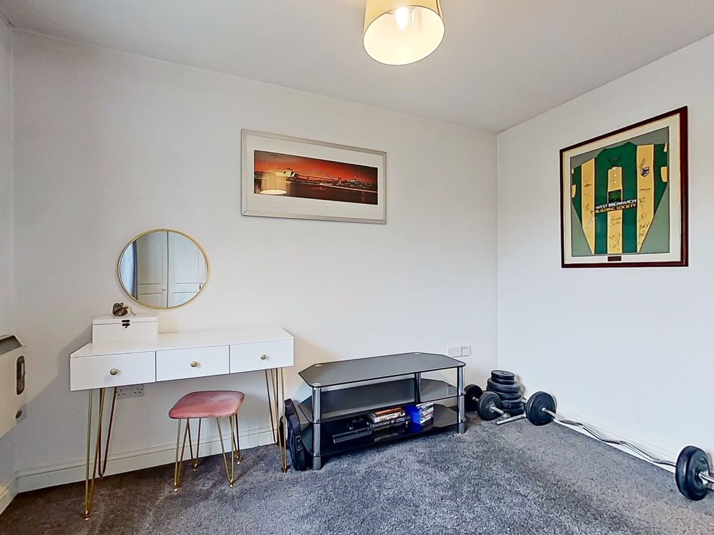 2 bed flat for sale in Newton Road, Great Barr, Birmingham B43, £165,000