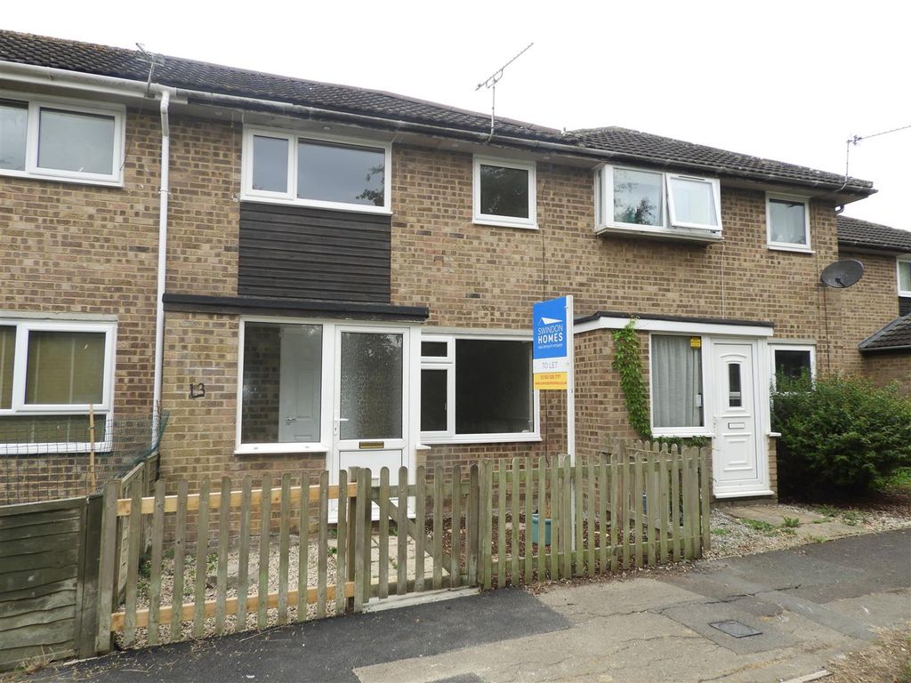 3 bed terraced house to rent in Bailiffs Piece, Cricklade, Swindon SN6, £1,175 pcm