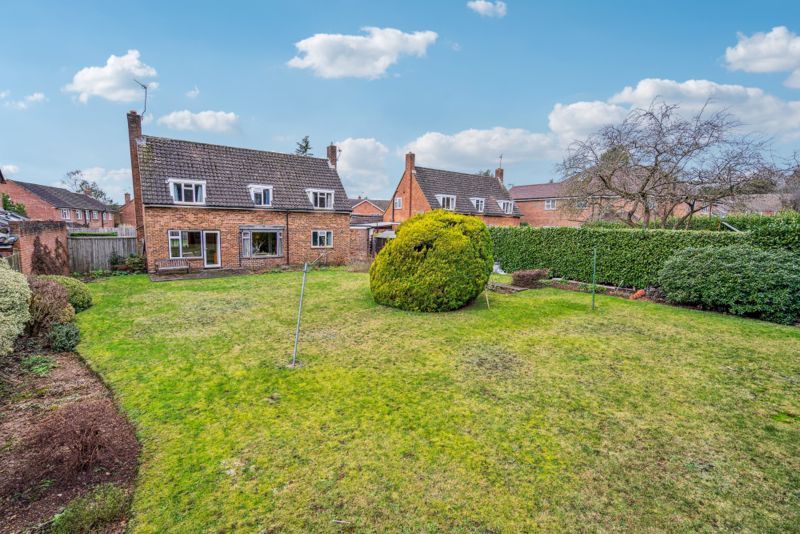 4 bed property for sale in Tilsworth Road, Beaconsfield HP9, £1,200,000