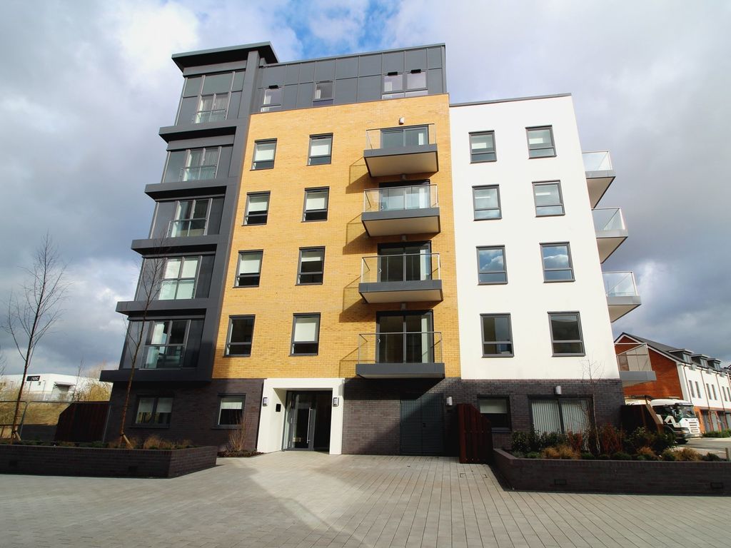 1 bed flat to rent in Harlequin House, Reading RG2, £1,200 pcm