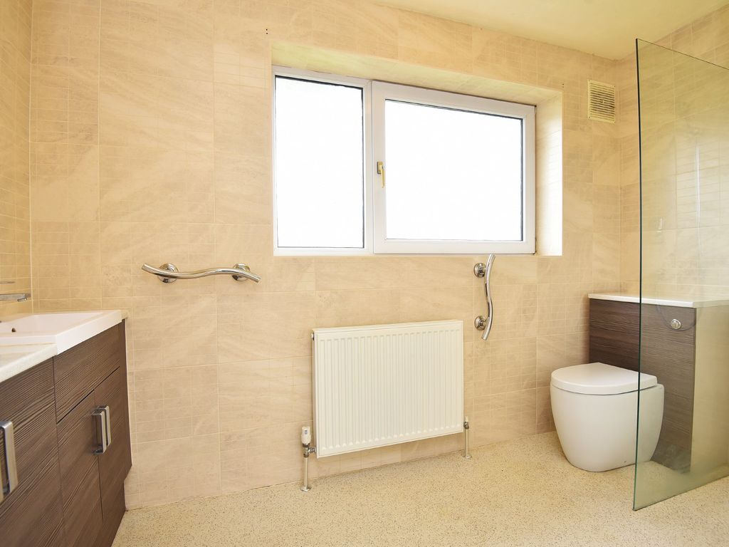 5 bed detached house for sale in Rossett Beck, Harrogate HG2, £700,000