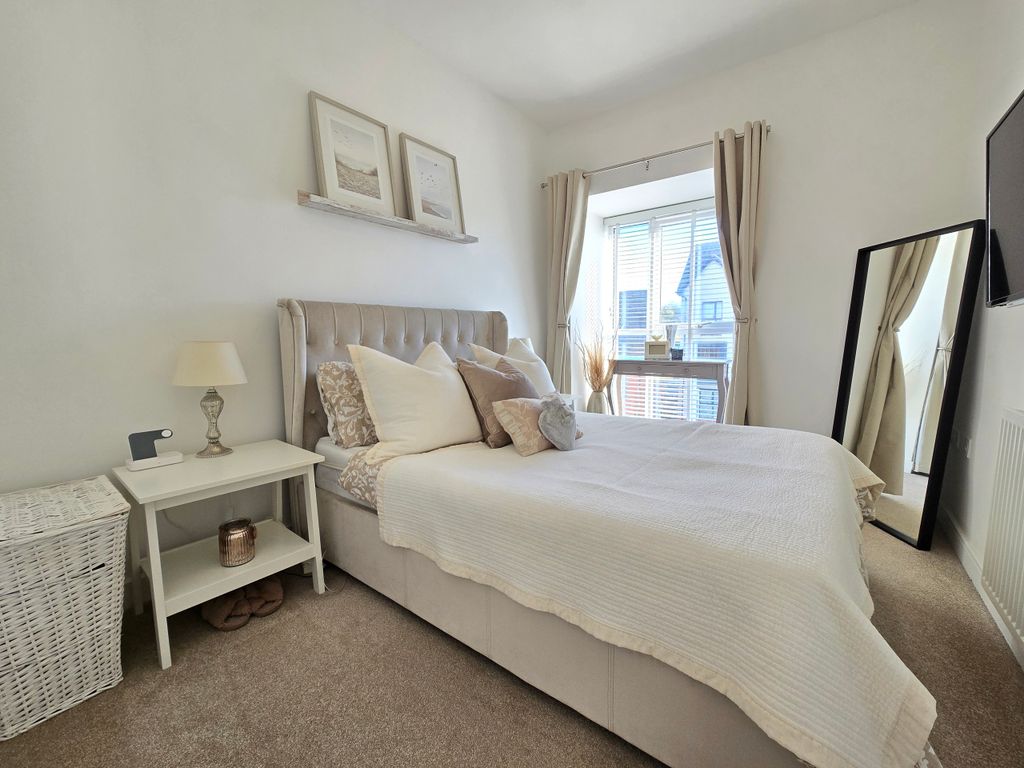 2 bed flat for sale in Rhodfa'r Cei, Barry CF62, £175,000