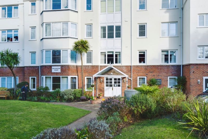 1 bed flat for sale in Wellington Court, Bournemouth BH2, £110,000