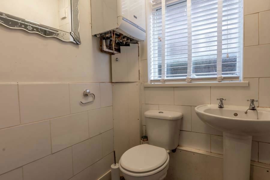 1 bed flat for sale in Warwick Road, Solihull B92, £60,000