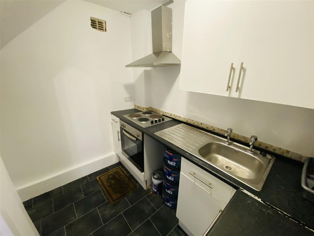 2 bed terraced house to rent in Fleece Street, Buttershaw, Bradford BD6, £595 pcm