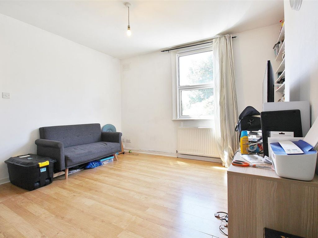 1 bed flat for sale in South Street, Isleworth TW7, £165,000