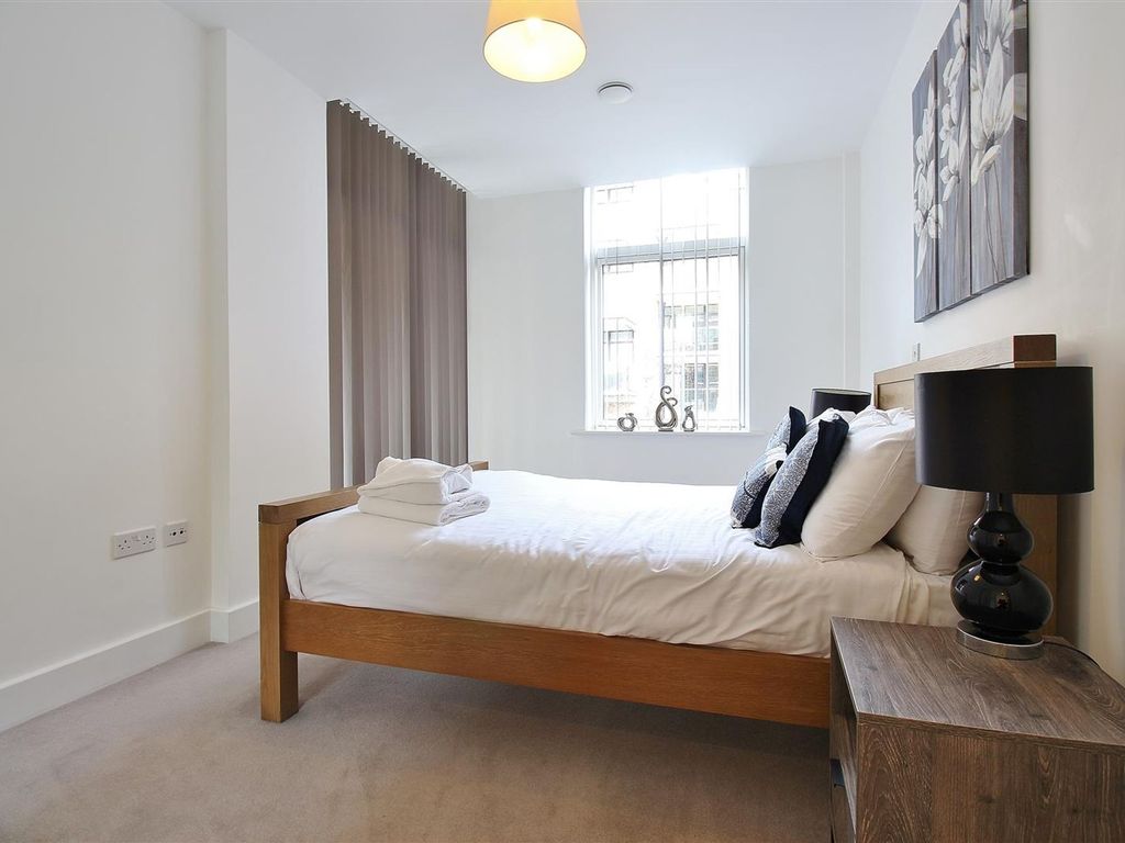 2 bed flat to rent in Frazer Nash Close, Boulogne House Frazer Nash Close TW7, £2,200 pcm