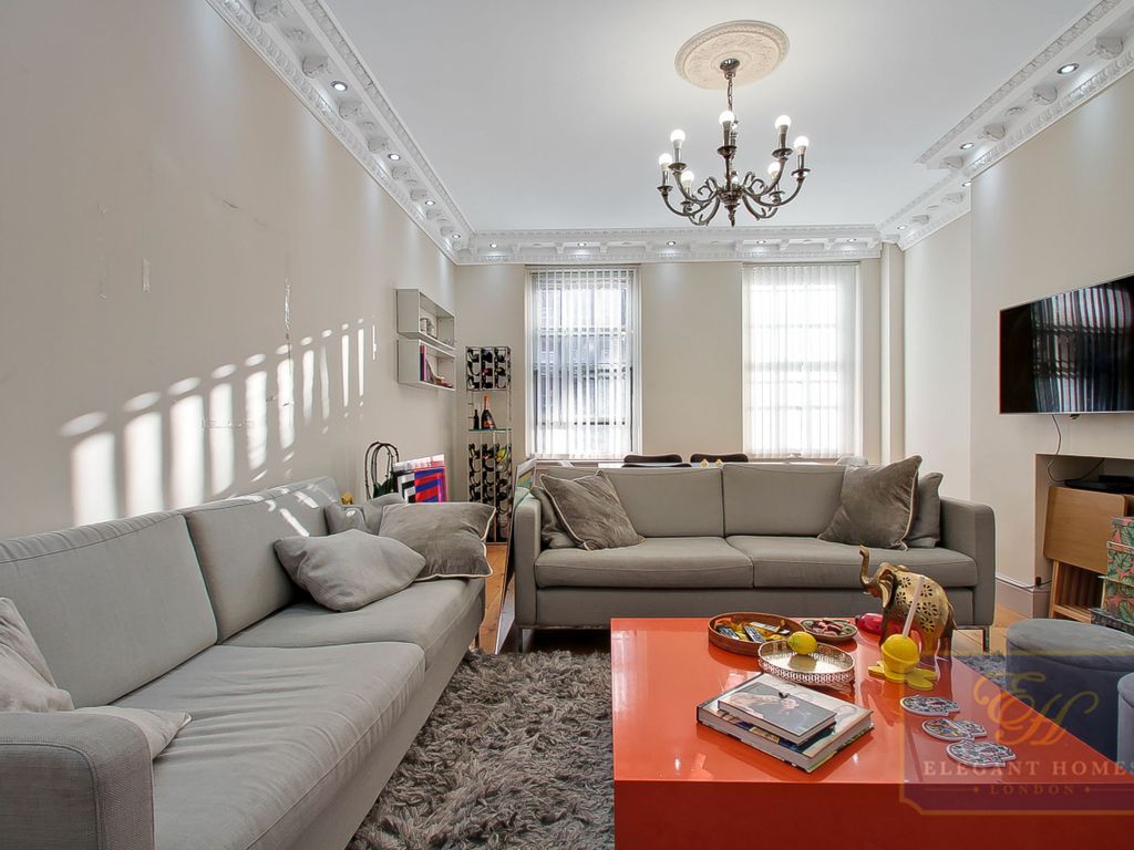 2 bed flat for sale in Finchley Road, London NW8, £924,999