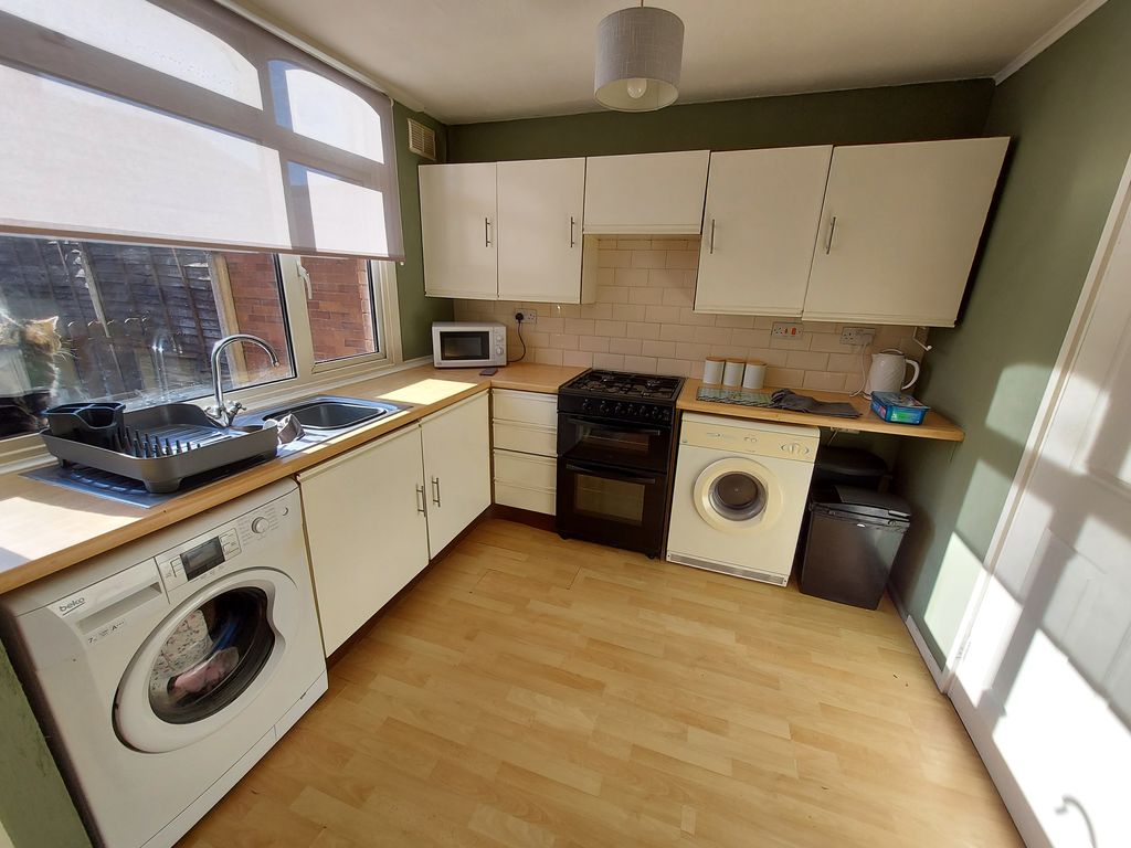 3 bed property to rent in Church Place, Bloxwich, Walsall WS3, £850 pcm