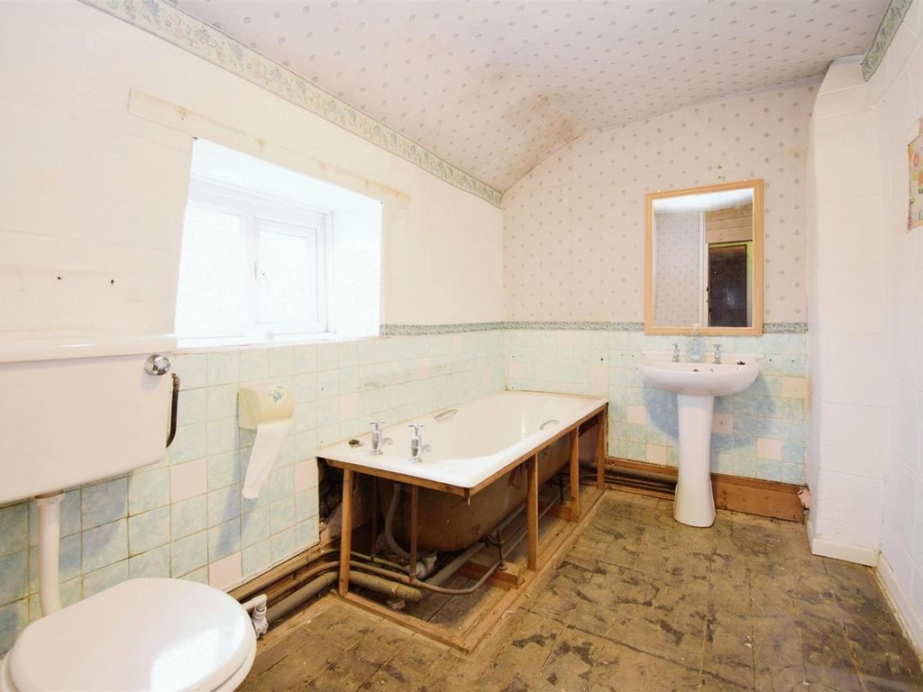 4 bed cottage for sale in Club Street, Bamber Bridge, Preston PR5, £120,000