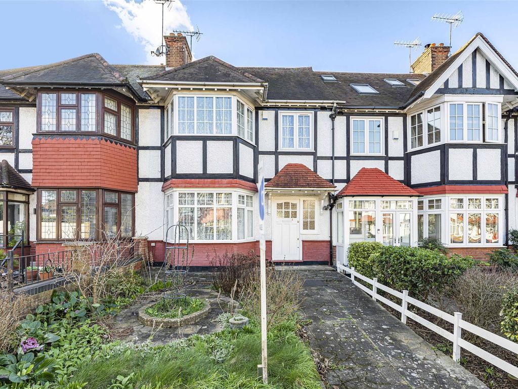 3 bed terraced house for sale in Kent Road, London N21, £650,000