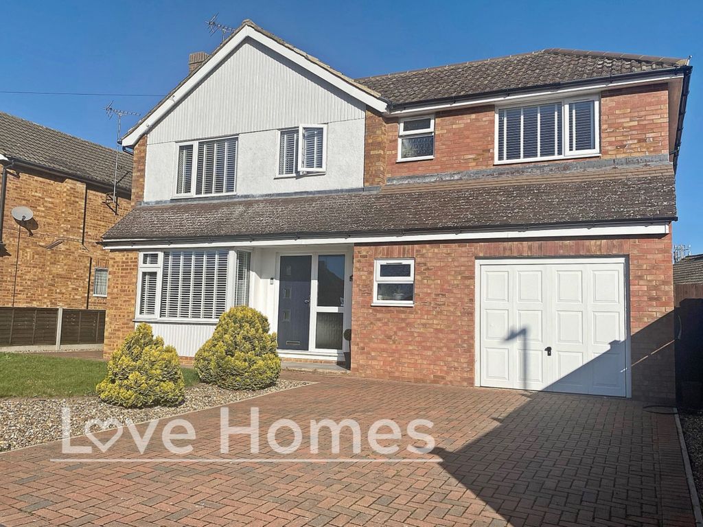 5 bed detached house for sale in Glebe Avenue, Flitwick, Bedford MK45, £595,000