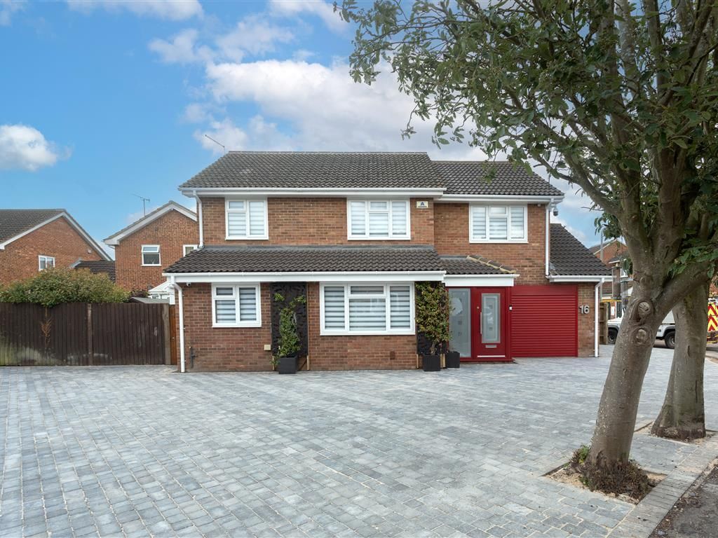 4 bed detached house for sale in Osterley Close, Newport Pagnell MK16, £600,000