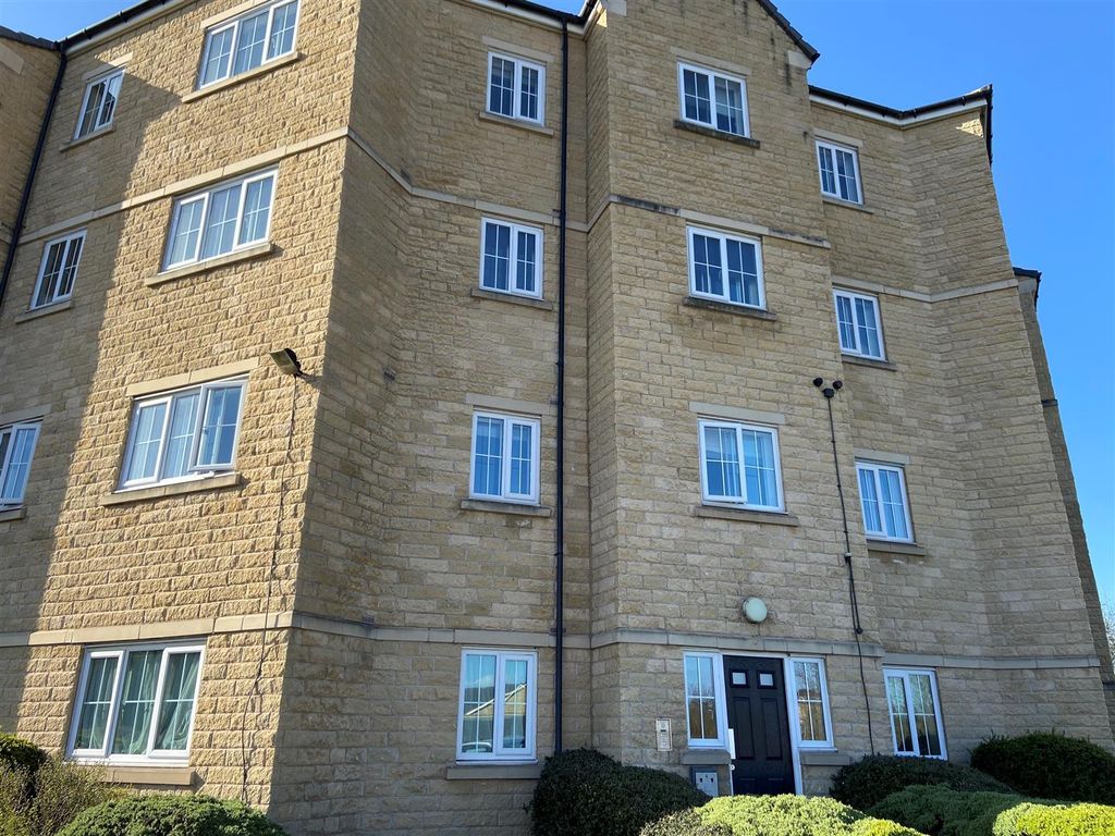2 bed flat to rent in Calder View, Lower Hopton, Mirfield WF14, £700 pcm