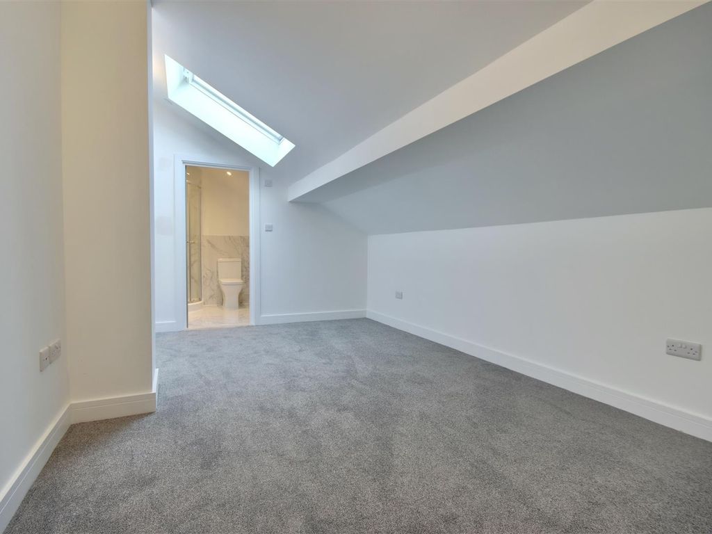 2 bed flat to rent in Governors Walk, Portsmouth PO3, £1,300 pcm