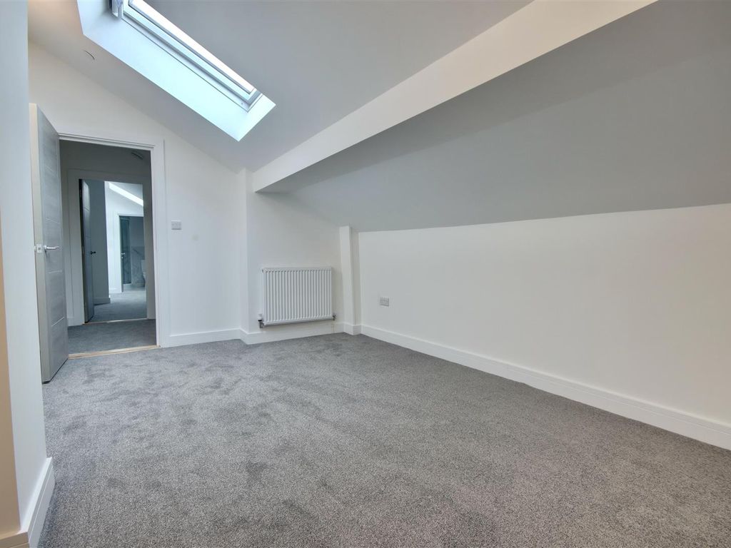 2 bed flat to rent in Governors Walk, Portsmouth PO3, £1,300 pcm