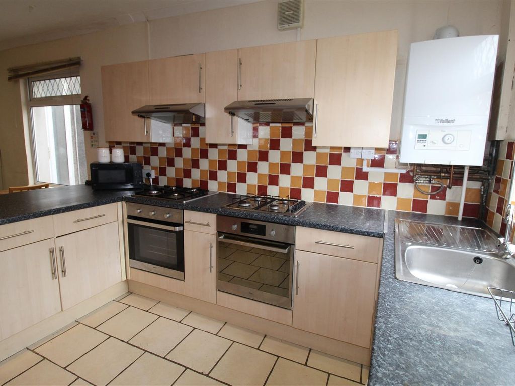 6 bed property to rent in Cathays Terrace, Cathays, Cardiff CF24, £2,610 pcm