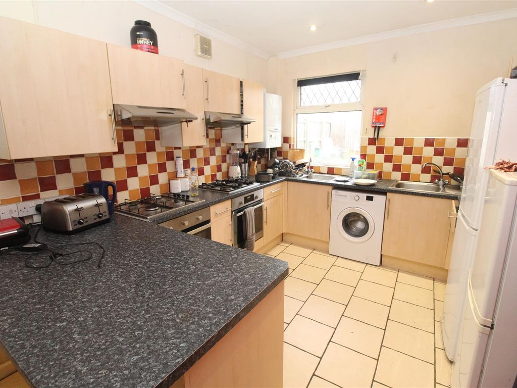 6 bed property to rent in Cathays Terrace, Cathays, Cardiff CF24, £2,610 pcm