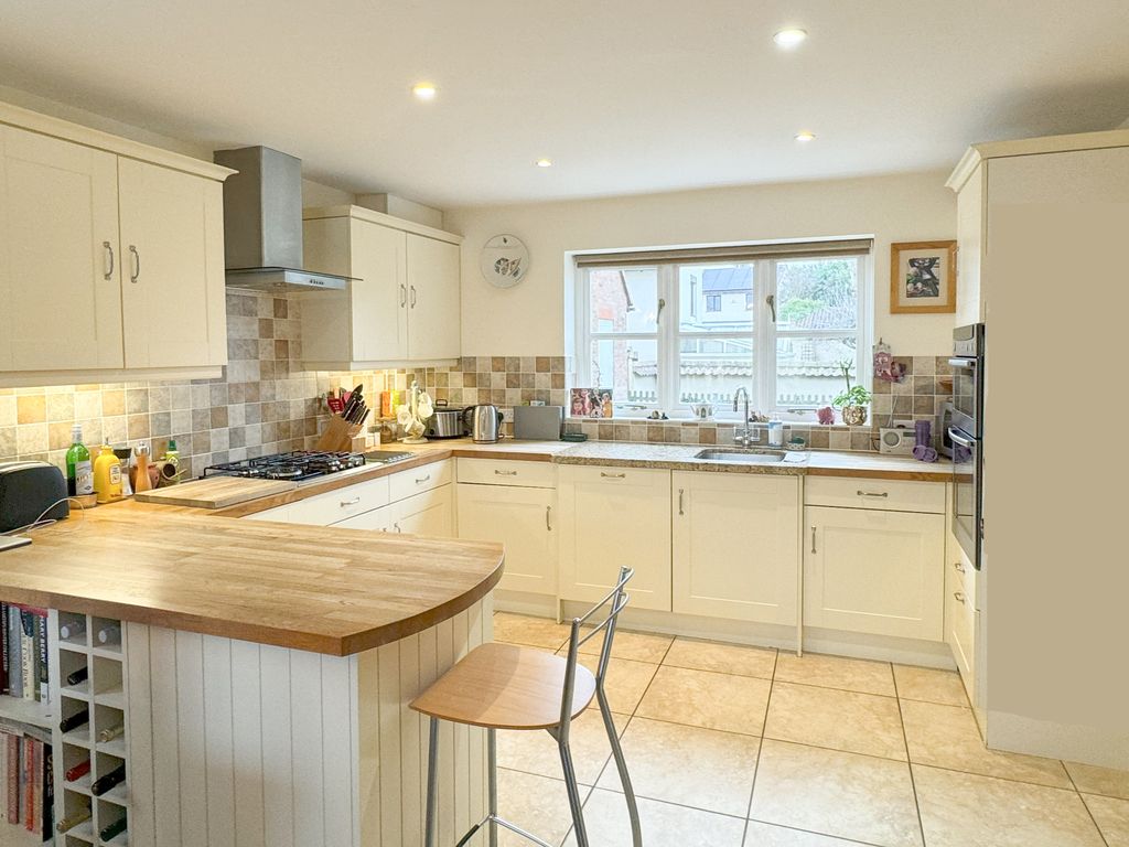 4 bed detached house for sale in Potash Close, Potash Close Haddenham, Buckinghamshire, Buckinghamshire HP17, £825,000