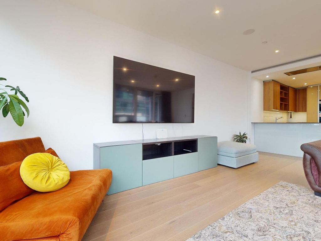 3 bed flat to rent in Juniper Drive, London SW18, £4,637 pcm