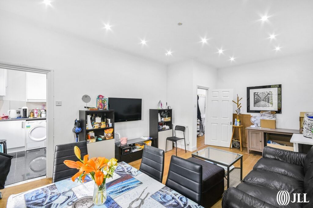 2 bed flat for sale in Westbourne Terrace, London W2, £775,000