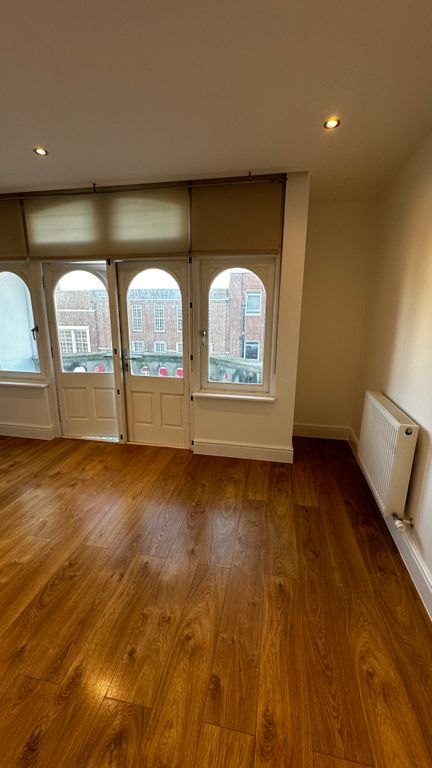3 bed flat to rent in Eltham High Street, London SE9, £1,600 pcm