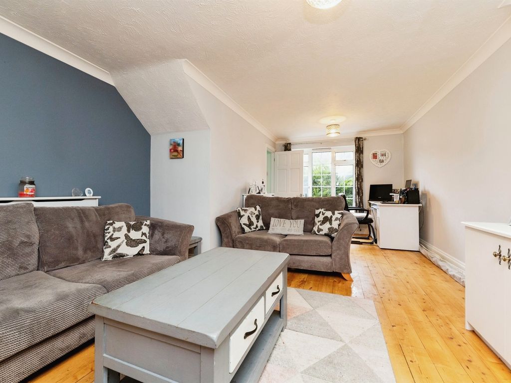 3 bed end terrace house for sale in Katescroft, Welwyn Garden City AL7, £435,000