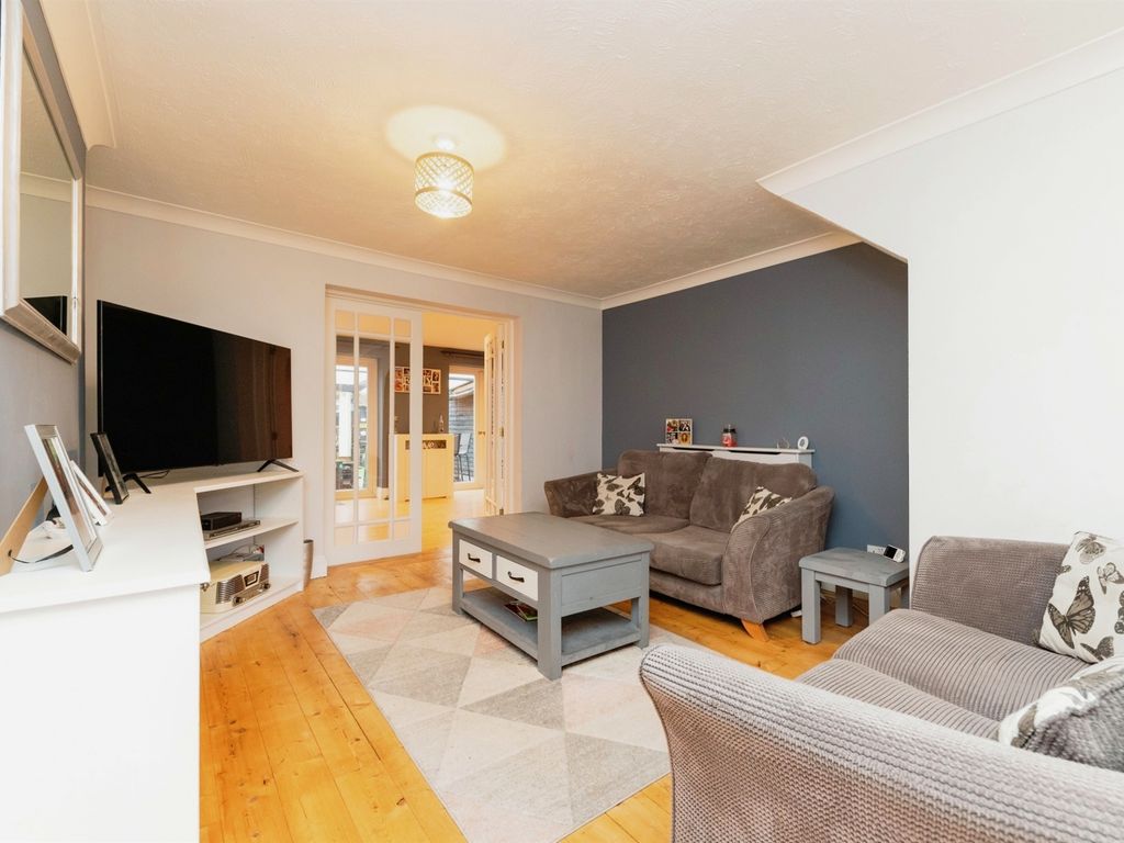 3 bed end terrace house for sale in Katescroft, Welwyn Garden City AL7, £435,000