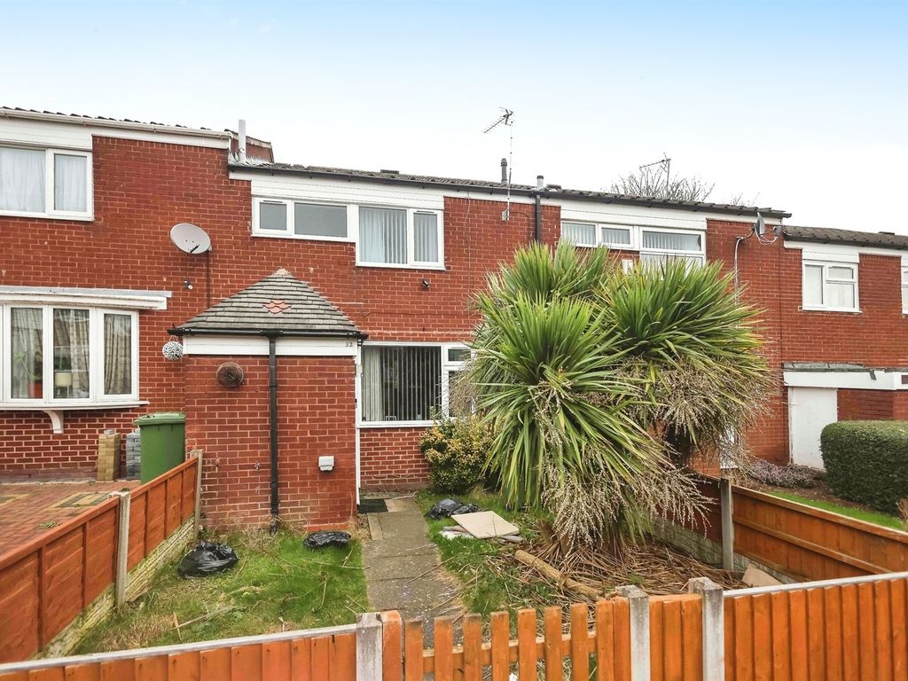3 bed terraced house for sale in Morris Croft, Birmingham B36, £180,000