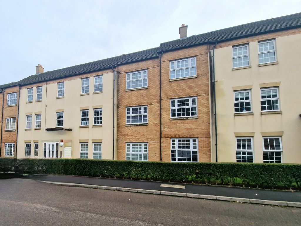 2 bed flat for sale in Finney Drive, Northampton, Northamptonshire NN4, £148,000