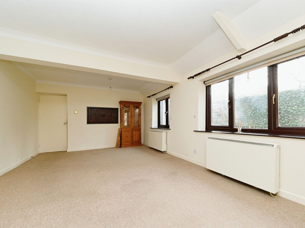 2 bed terraced house for sale in Manor Road, Dersingham, King's Lynn PE31, £210,000