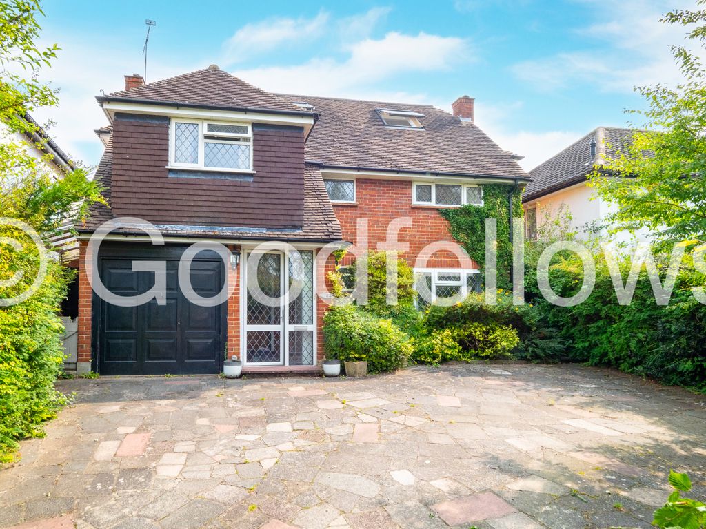 5 bed detached house to rent in The Dene, Cheam, Sutton SM2, £3,500 pcm