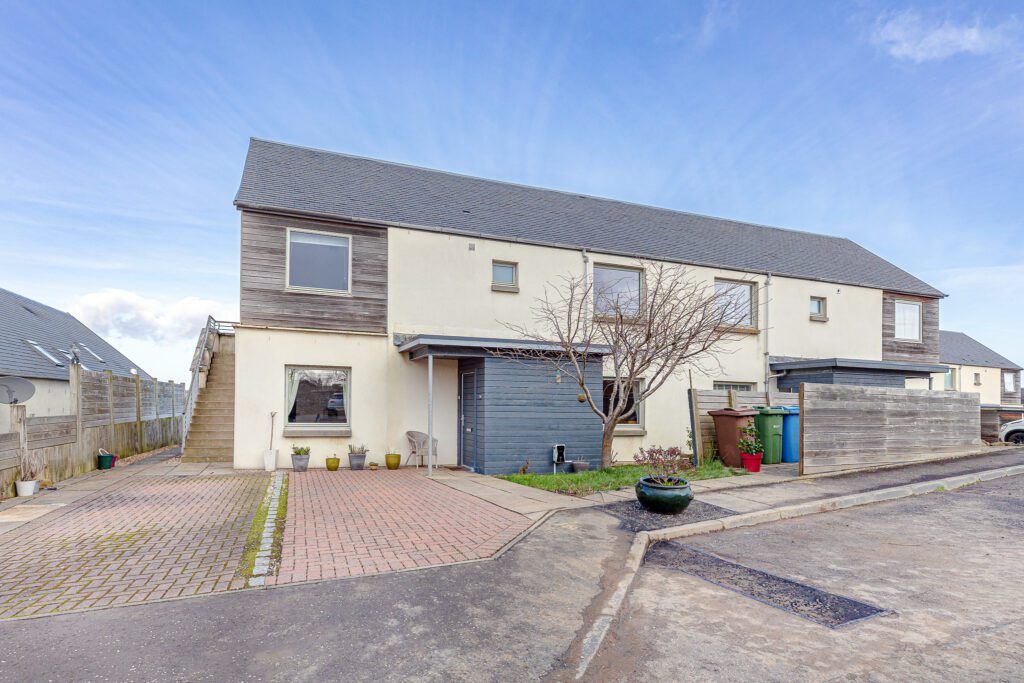 2 bed flat for sale in Canal Court, Threemiletown EH49, £200,000