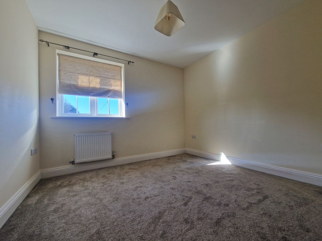 2 bed flat to rent in Chapel Drove, Southampton SO30, £1,100 pcm