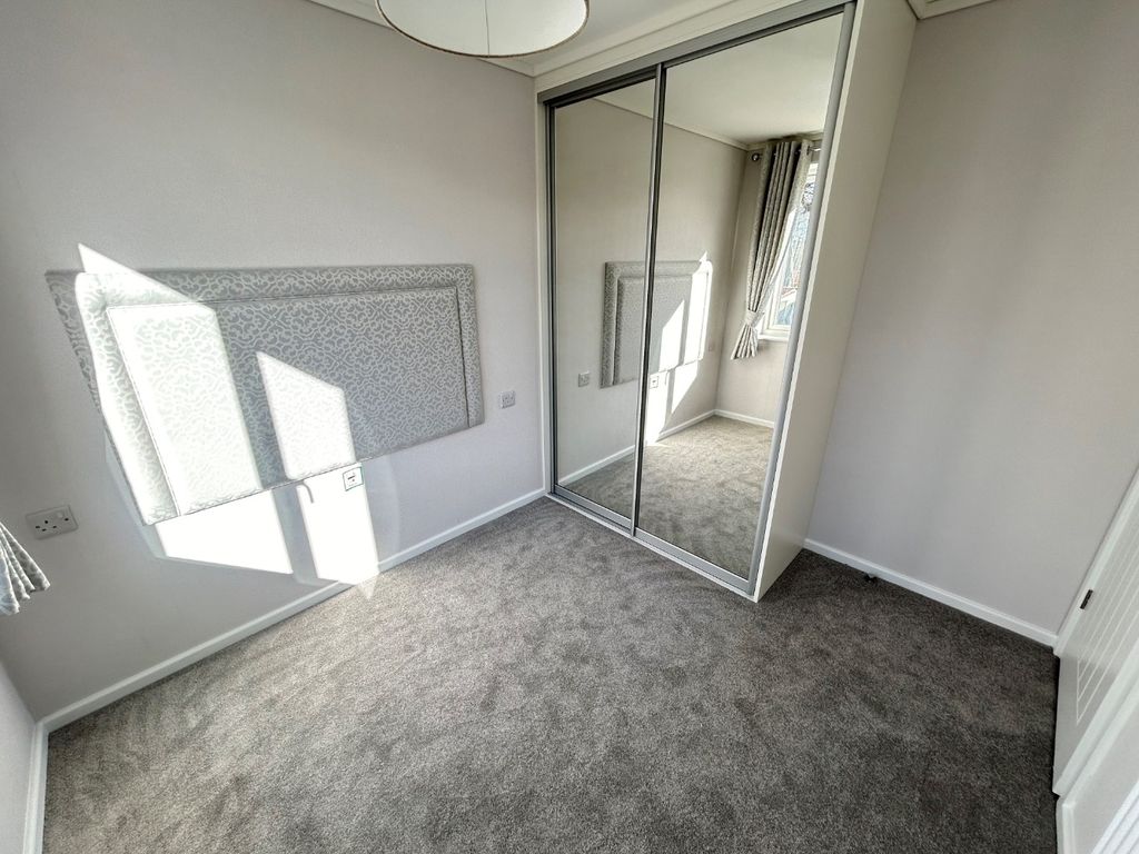 New home, 2 bed mobile/park home for sale in Beechwood Park, Mossman Drive, Caddington LU1, £210,000