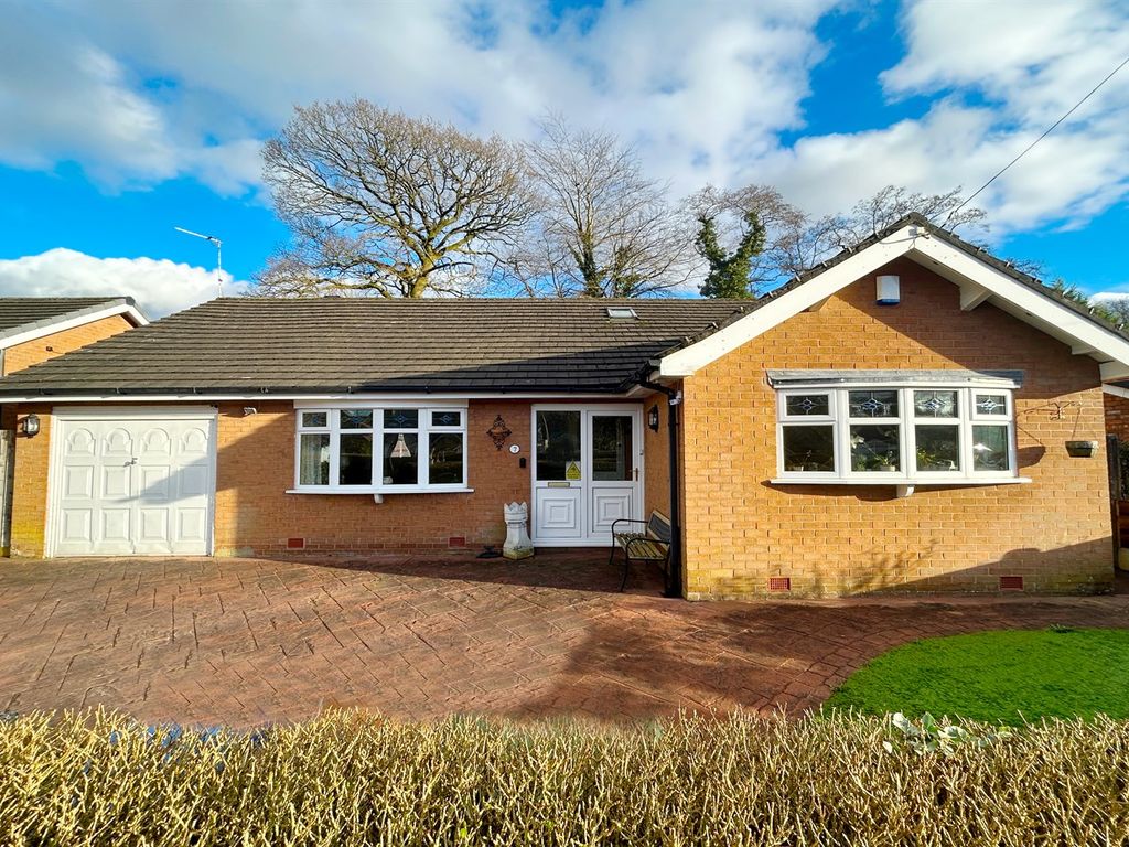 3 bed detached bungalow for sale in Spath Walk, Cheadle Hulme, Cheadle SK8, £615,000