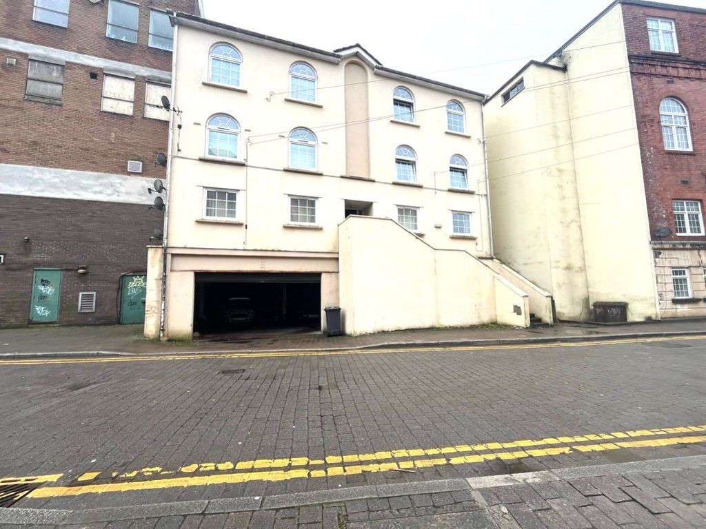 1 bed flat to rent in Forge Lane, Griffithstown, Pontypool NP4, £575 pcm