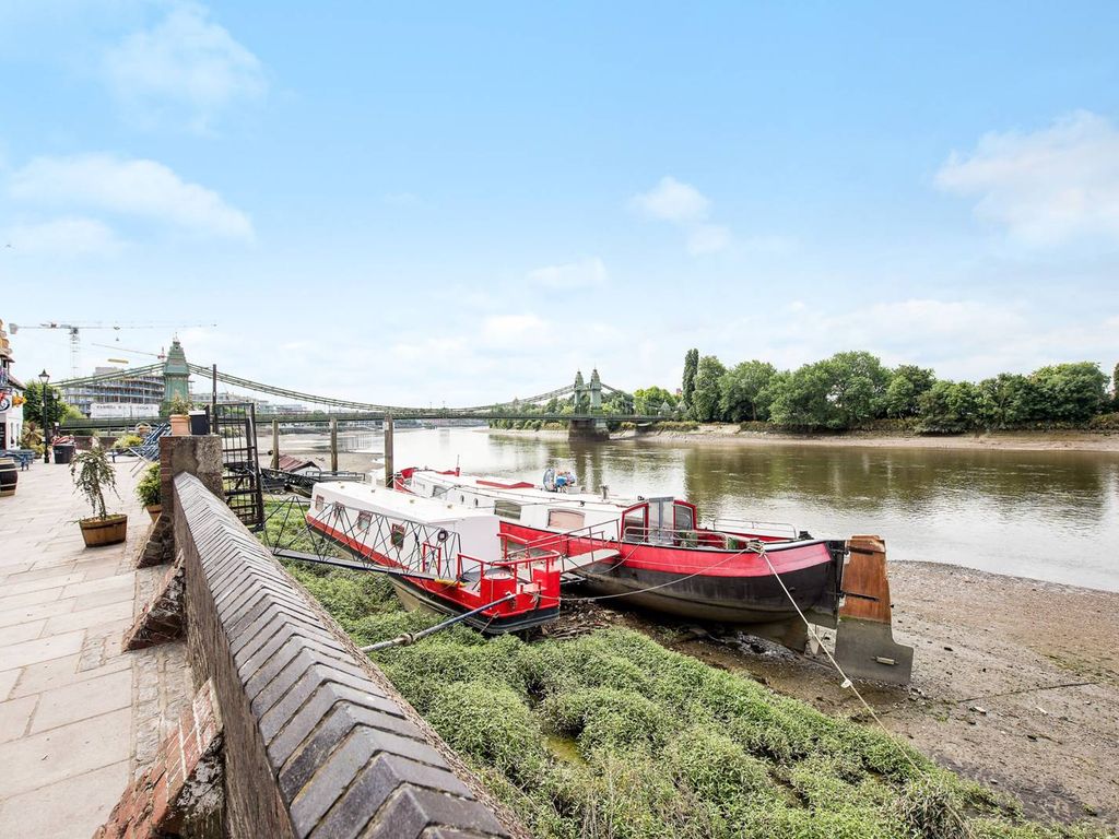 1 bed flat for sale in Mall Road, Hammersmith, London W6, £525,000