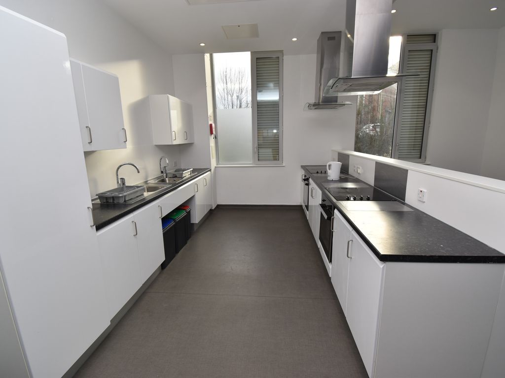 4 bed flat to rent in Althorpe Street, Leamington Spa, Warwickshire CV31, £2,472 pcm
