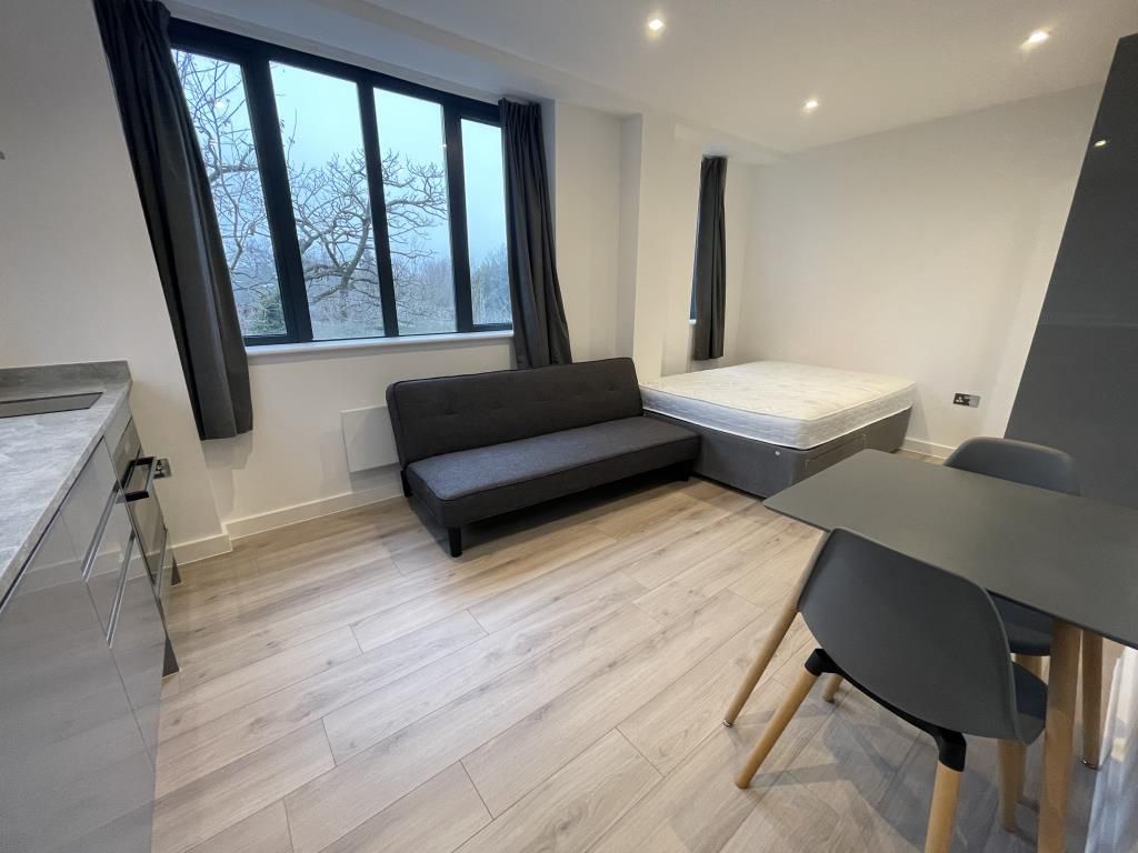 Studio to rent in Newbury, Berkshire RG14, £995 pcm