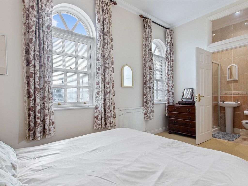 2 bed end terrace house for sale in Upper Bognor Road, Bognor Regis, West Sussex PO21, £325,000