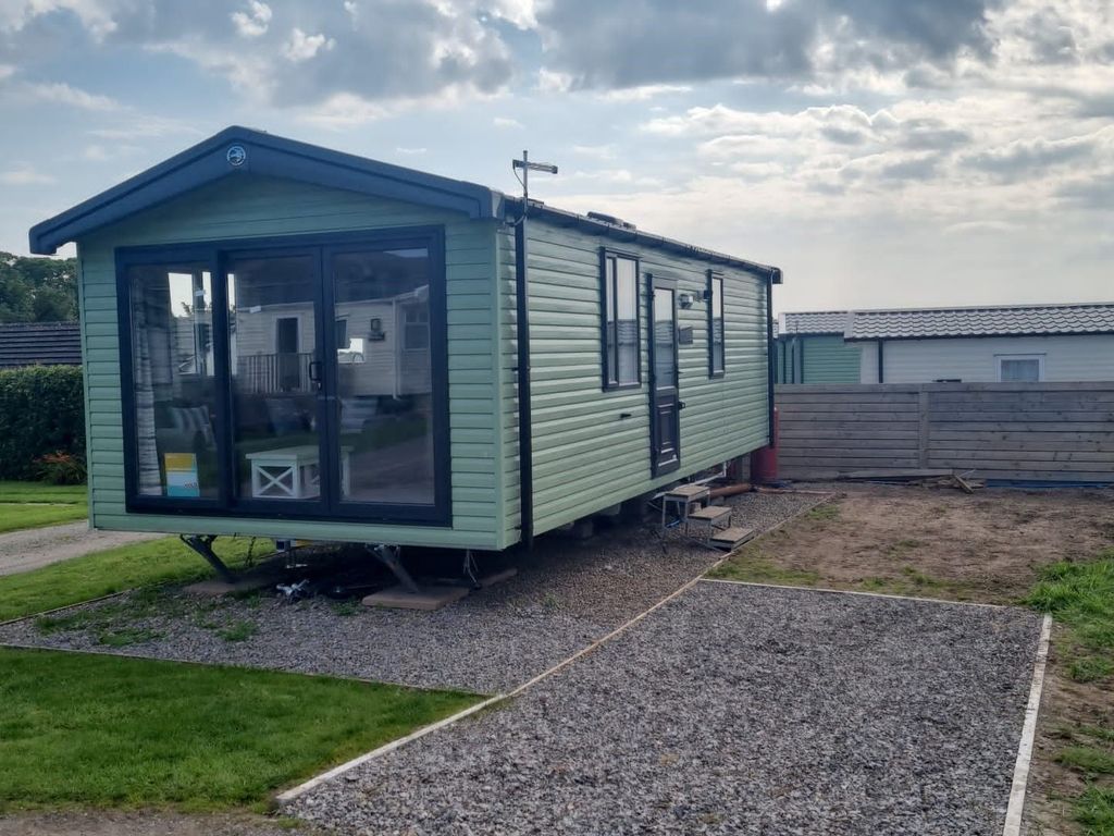 2 bed mobile/park home for sale in Skinburness Road, Silloth, Wigton CA7, £39,995