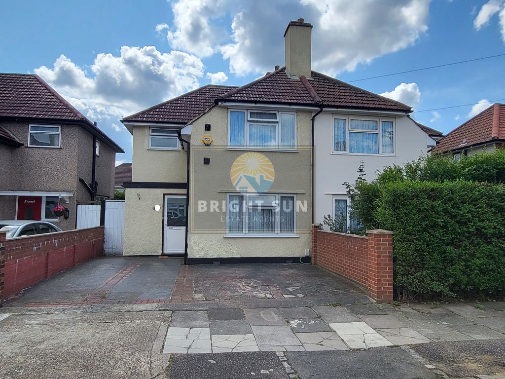4 bed semi-detached house for sale in Wellington Avenue, Hounslow TW3, £570,000